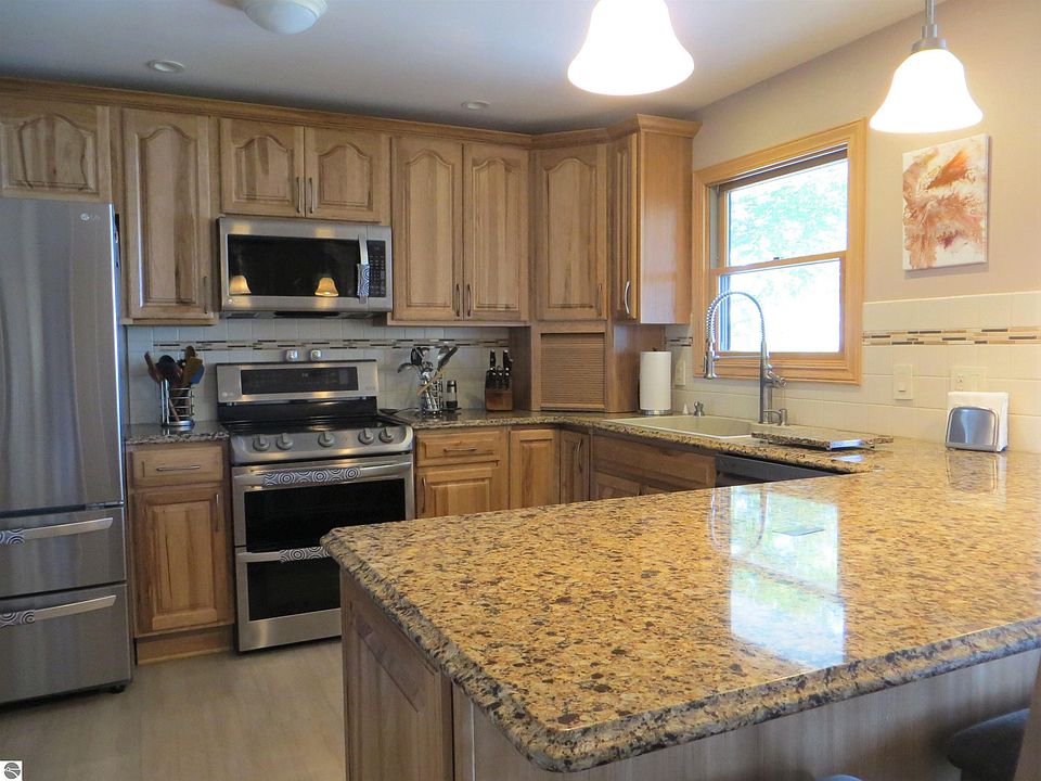 1639 Douglas Dr, Tawas City, MI 48763 Zillow