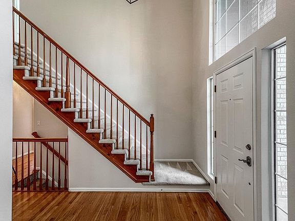 4th image of 355 Sprucewood Ct