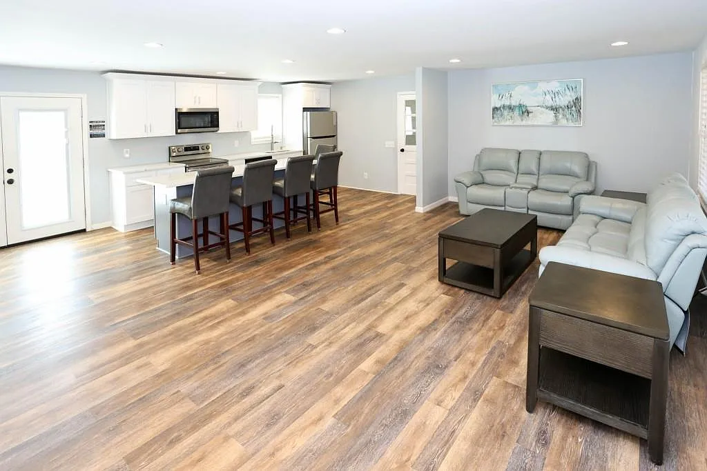 3 bed, 2.0 bath, 1550 sqft, $2,000 — Photo 3