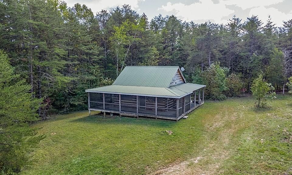 1st image of 950 Chelle Ln