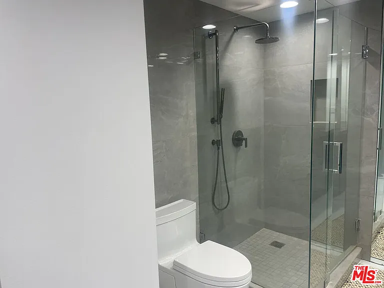 1155 N La Cienega Blvd #6 — Photo 8