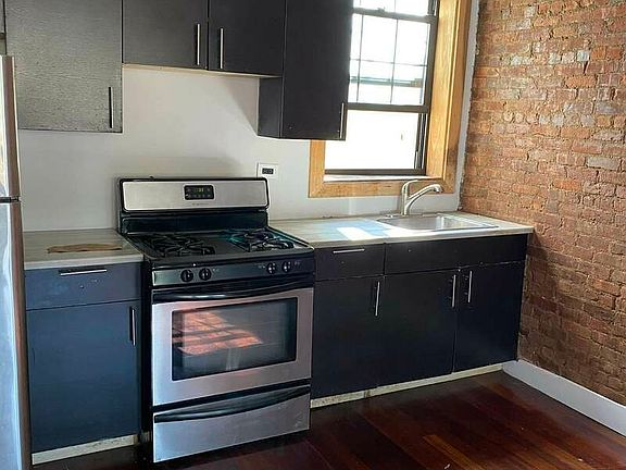 3rd image of 355 Franklin Ave APT 3