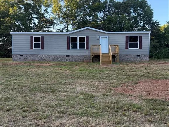 2920 Bethel Church Rd #3, Yadkinville, NC 27055