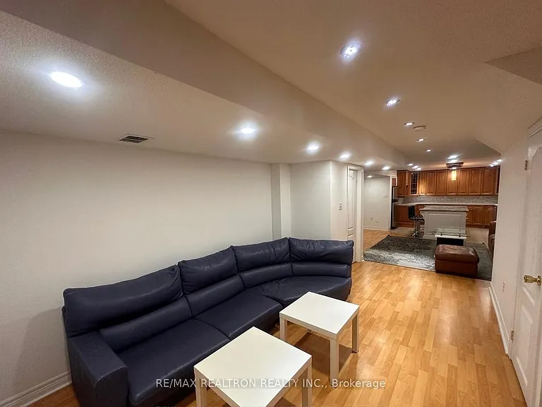 20 Maple Forest Dr #BASEMENT — Photo 8
