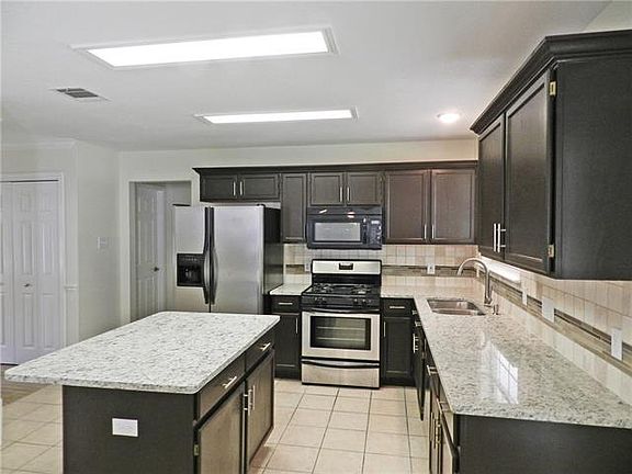 5th image of 1915 Hilltree Ln