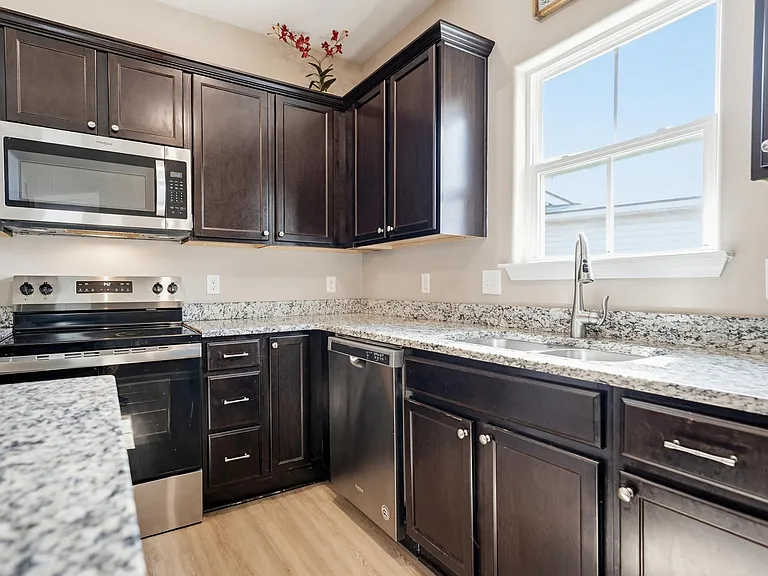 320 Honeycomb Ln — Photo 11