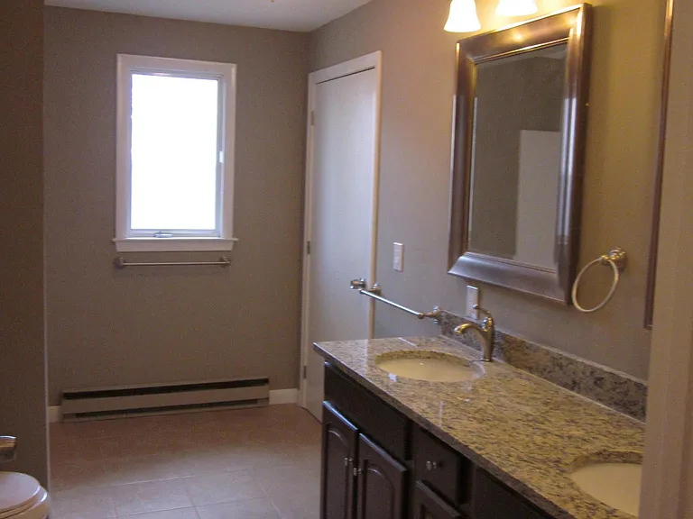 39 Damon Ave — Photo 6