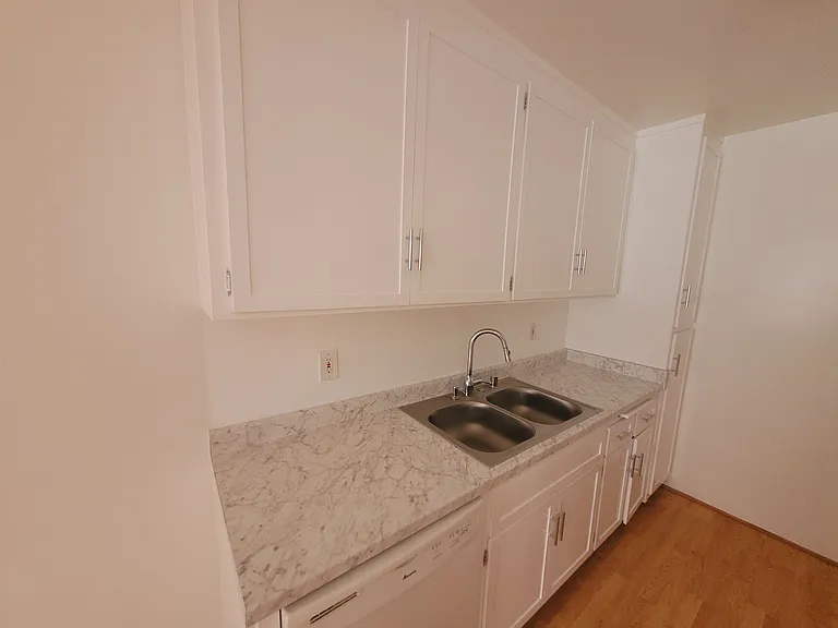 1410 Venice Blvd #6 — Photo 13