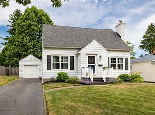 66 Meadowcroft Rd, Rochester, NY 14609