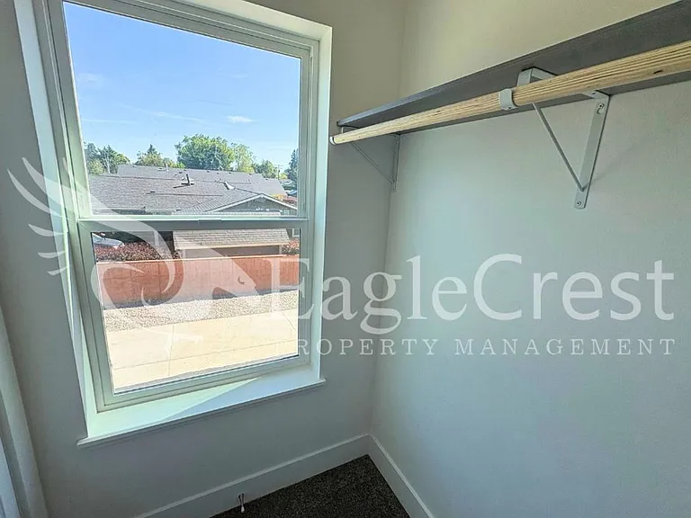 420 Ankeny St — Photo 62
