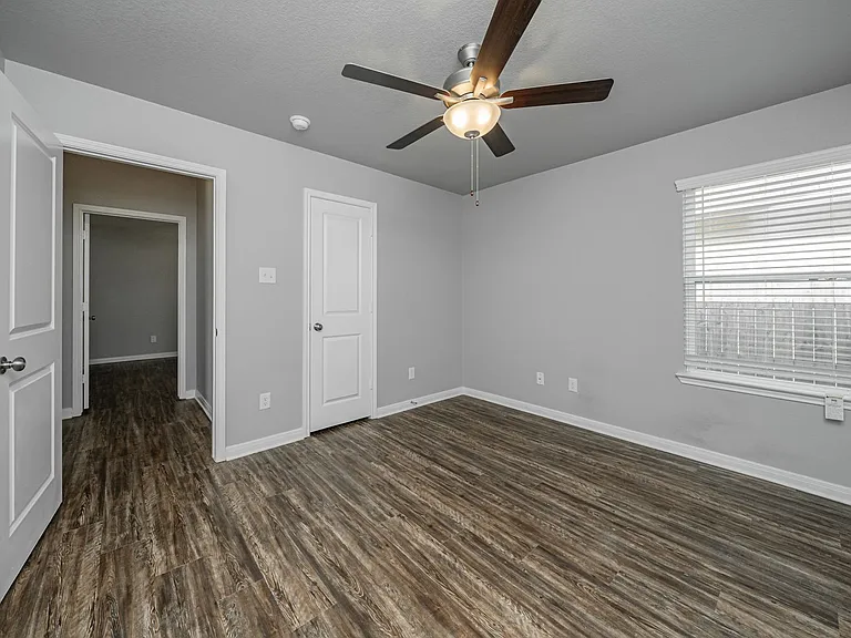 521 Fallbrook Dr — Photo 31