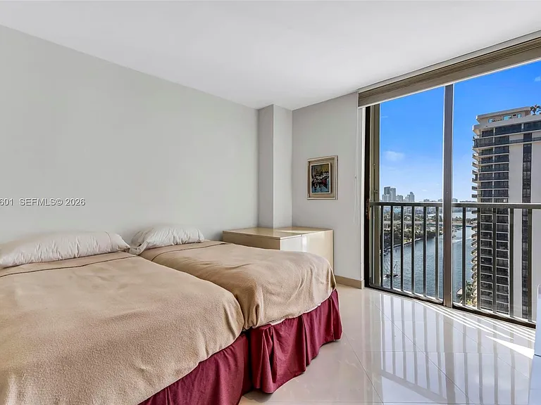 19707 Turnberry Way #22G — Photo 18
