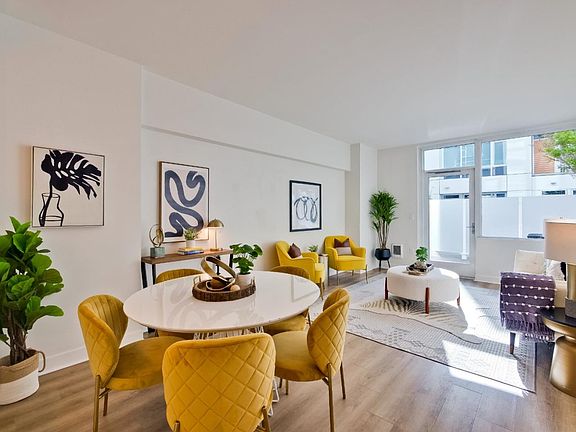 4th image of 300 Berry St Unit 414