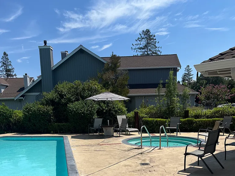 405 Creekside Ln — Photo 18