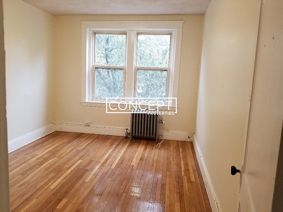 237 Freeman St #4