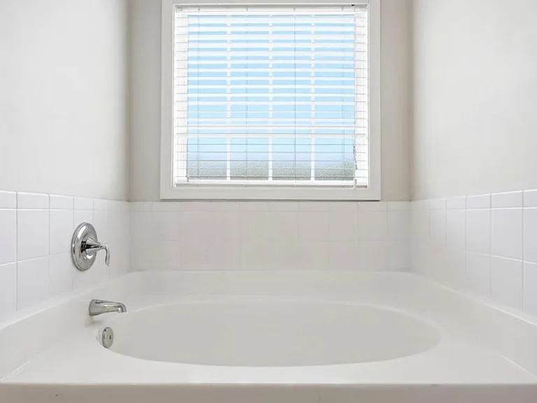 553 Montego Ct — Photo 17