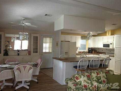 Kitchen & Breakfast