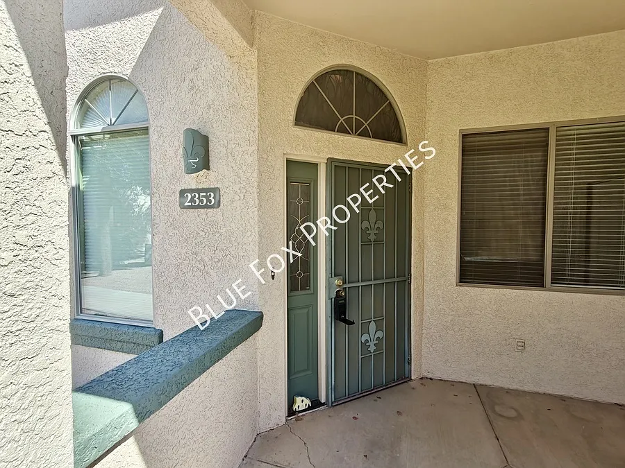 2353 W Via Di Silvio — Photo 2