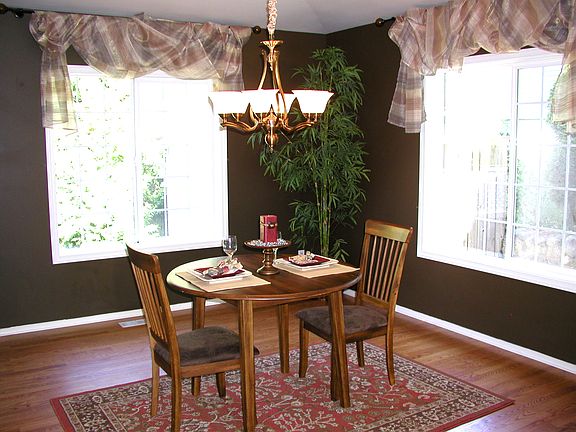 www.LamoureuxRealEstate.com