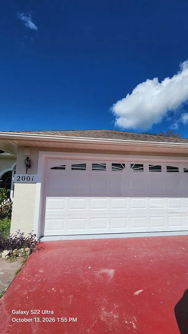 3 Bedroom / 2 Bathroom House For Rent! — Photo 2