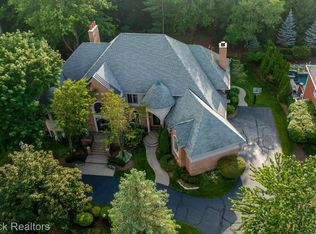 3586 Walnut Brook Dr, Rochester Hills, MI 48309