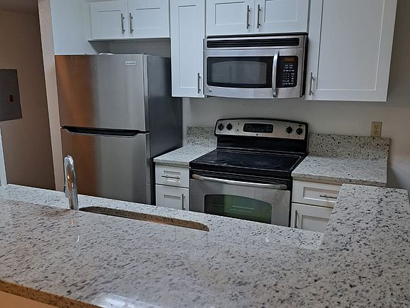 3rd image of 11568 Westwood Blvd APT 1023