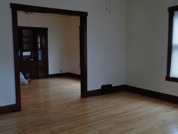 4th image of 1132 E Auer Ave