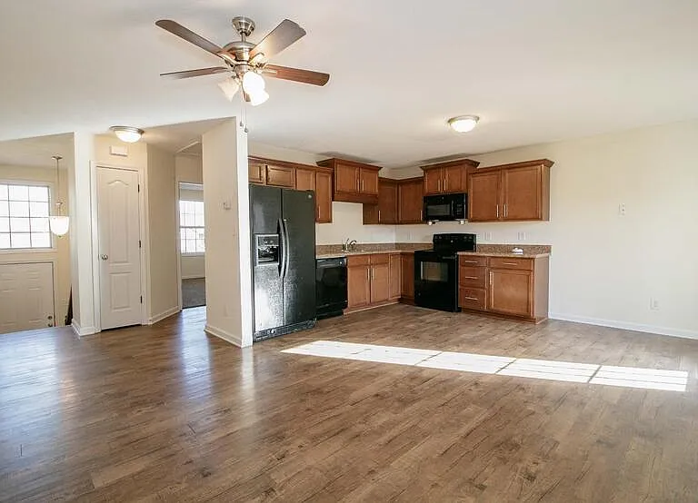 1720C Thistlewood Dr — Photo 2