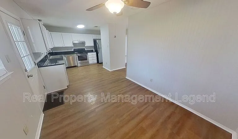 701 S Valentine Dr — Photo 8