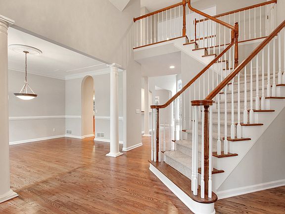 3rd image of 415 Stowers Dr