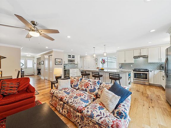 5th image of 359 Country Glen Ln