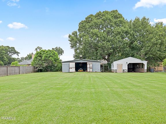 3rd image of 916 Heart D Farm Rd