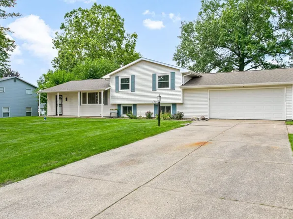 18135 Heatherfield Dr, South Bend, IN 46637