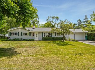 5550 Mary Sue St, Clarkston, MI 48346