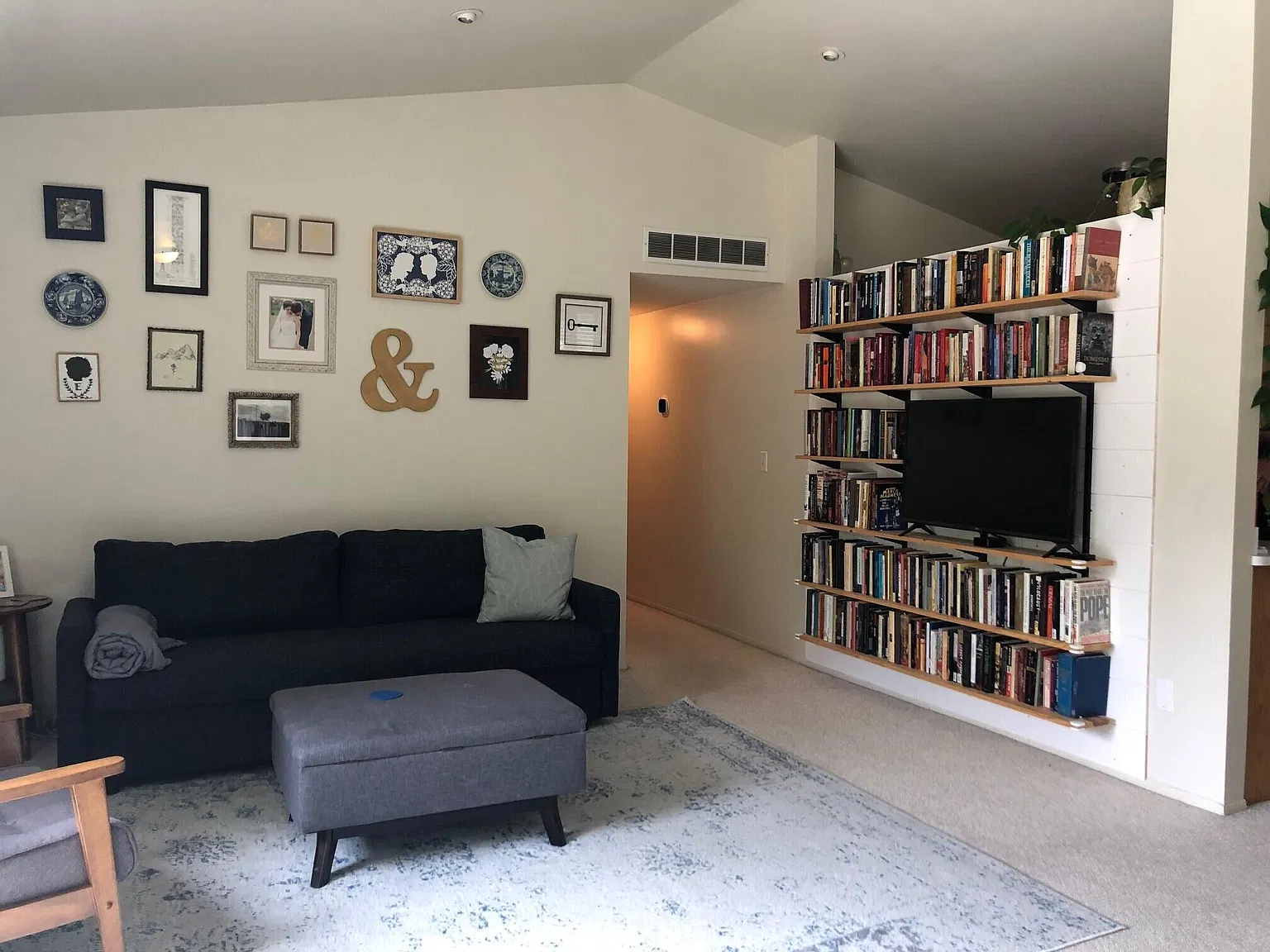 2 bed, 1.0 bath, 1012 sqft, $2,000 — Photo 2