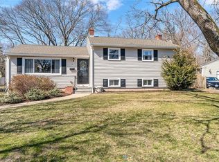 3 Shamrock Dr, Warwick, RI 02886