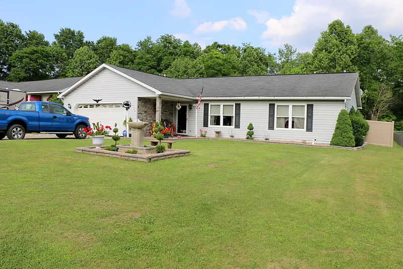 234 Michael Dr photo 1