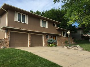 4972 Dumfries Cir, Omaha, NE 68157