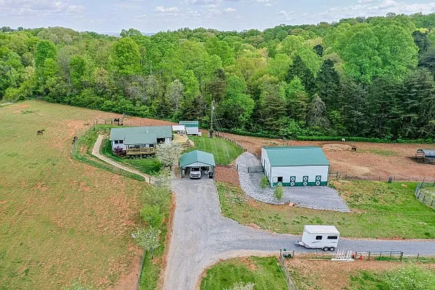 4458 Countryside W
