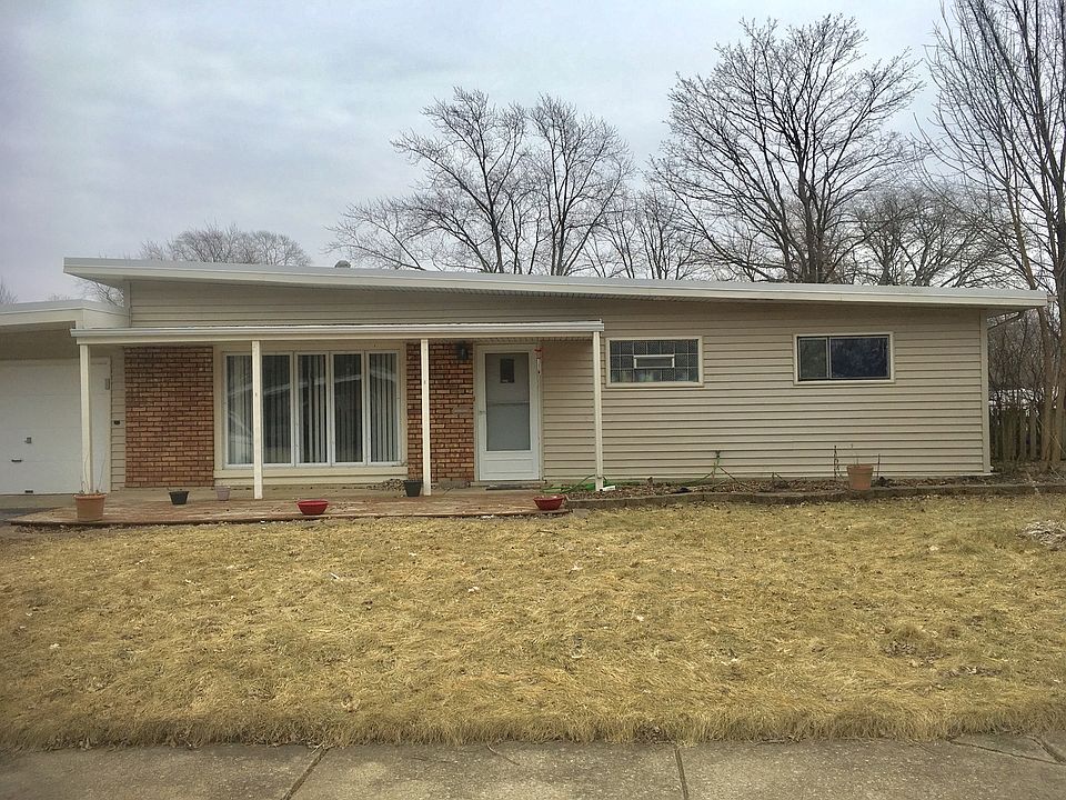 1st image of 229 Shabbona Dr