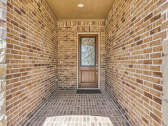 2nd image of 132 Chestnut Bay