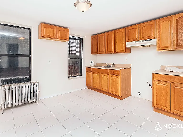 318 Hart St #3 — Photo 4