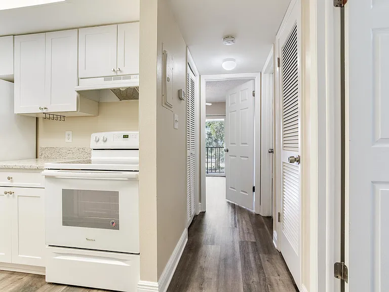 3109 W Horatio St #28 — Photo 15
