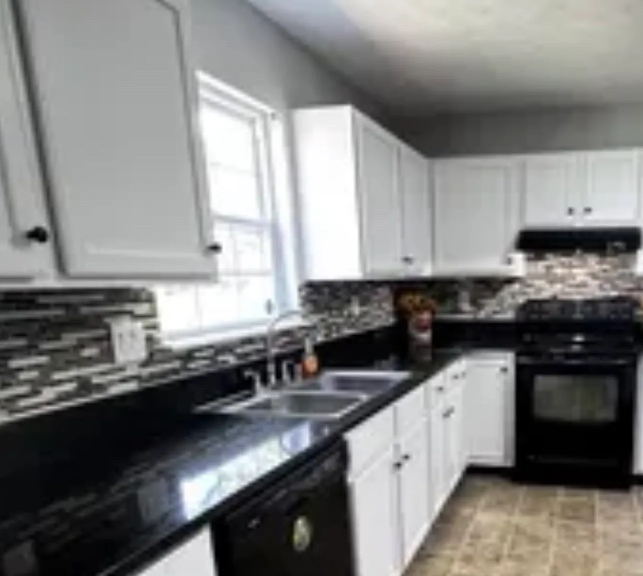 4 bed, 2000 sqft, $2,500 — Photo 3