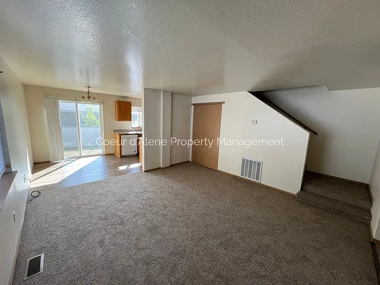 1908 E 1st Ave — Photo 2