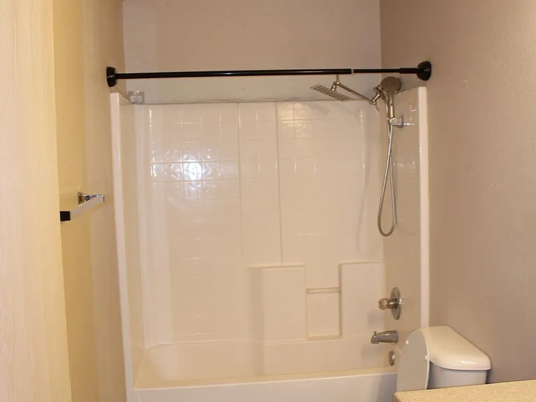 415 E 4th Ave #D — Photo 2