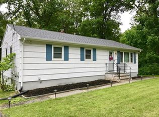 11 Cedar Ridge Dr, Vernon, NJ 07462