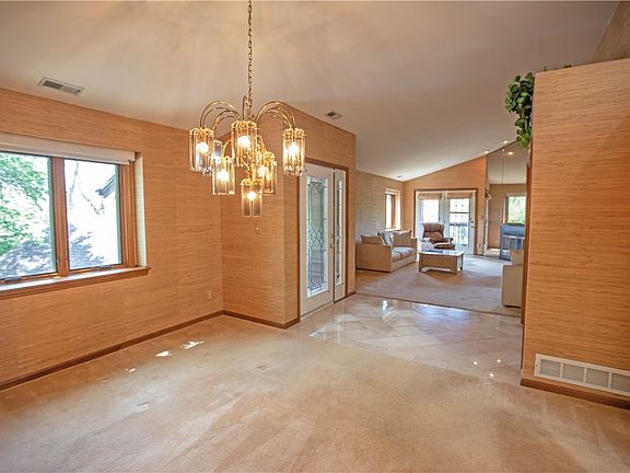 3rd image of 7035 Bluffs Dr