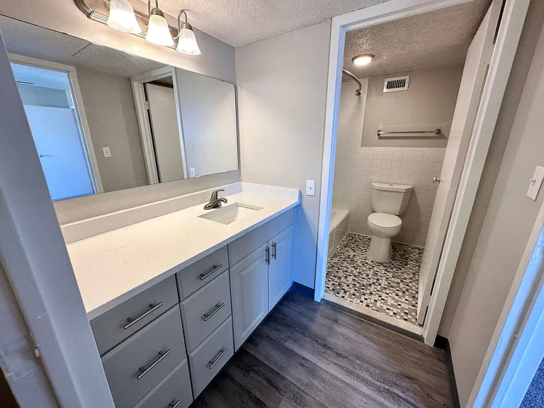 The Regency Apartments — Photo 159