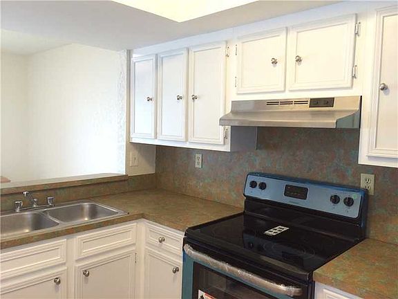 3rd image of 2202 San Remo Cir #2202